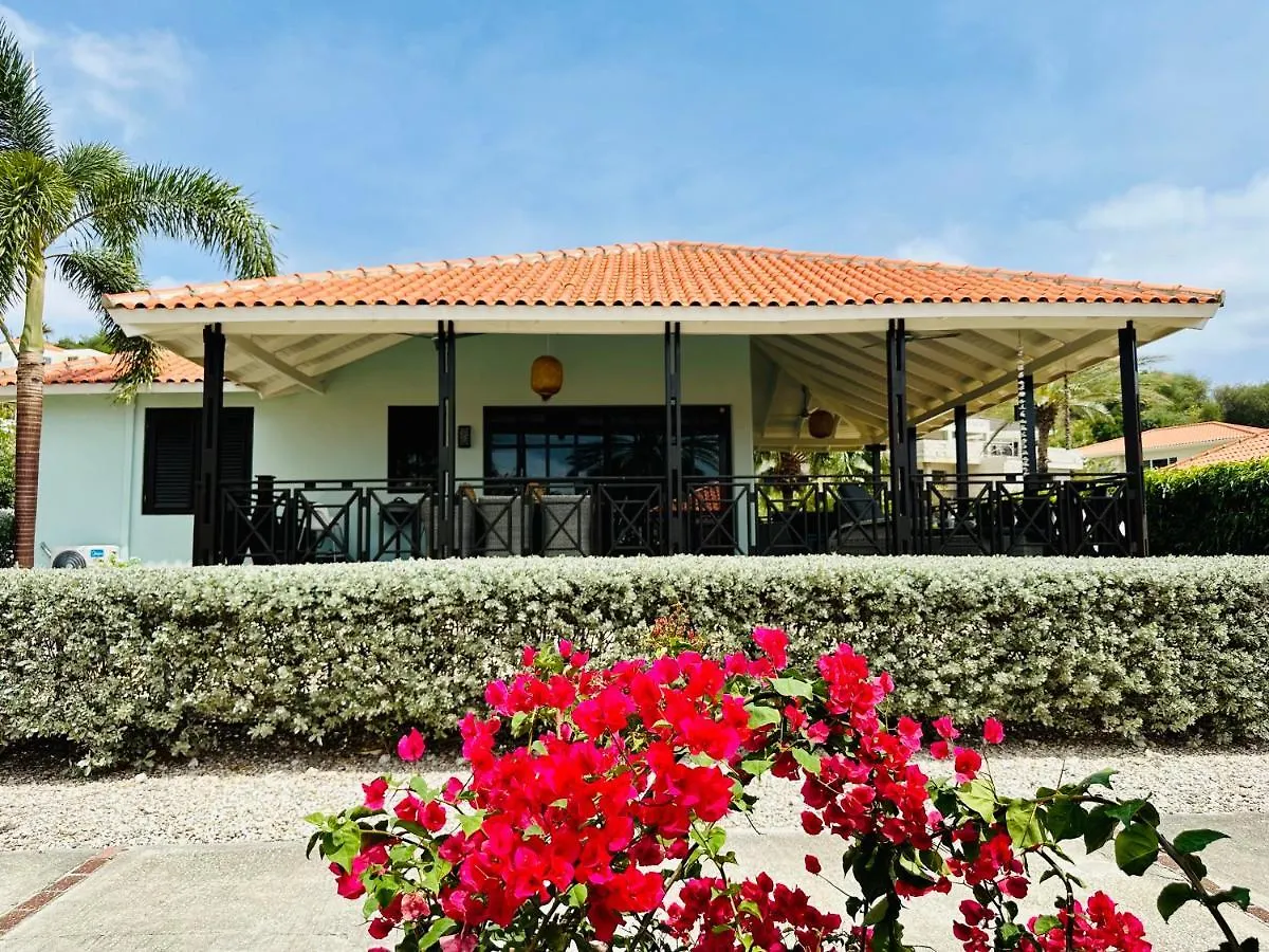 Tip! Blue Bay Beachvilla 12 - Blue Bay Resort Sint Michiel Curacao